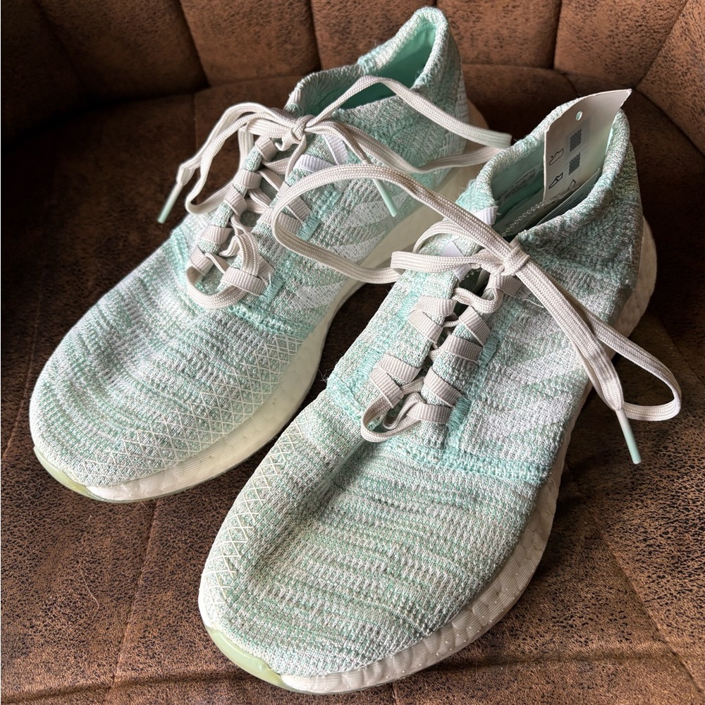 NWT Adidas PureBoost Go